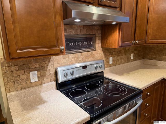 7528 N 89th Street, Omaha, NE 68122