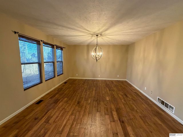 7528 N 89th Street, Omaha, NE 68122