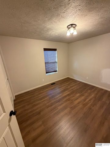 7528 N 89th Street, Omaha, NE 68122