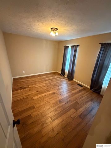 7528 N 89th Street, Omaha, NE 68122