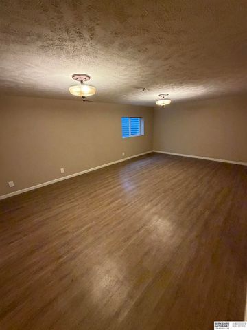 7528 N 89th Street, Omaha, NE 68122