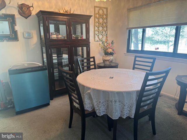 1 DEVONSHIRE CT, Ewing, NJ 08628