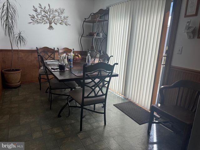 1 DEVONSHIRE CT, Ewing, NJ 08628