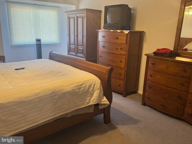 1 DEVONSHIRE CT, Ewing, NJ 08628