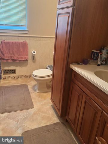 1 DEVONSHIRE CT, Ewing, NJ 08628