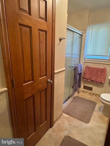 1 DEVONSHIRE CT, Ewing, NJ 08628