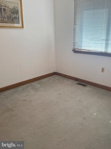 1 DEVONSHIRE CT, Ewing, NJ 08628