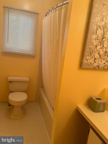 1 DEVONSHIRE CT, Ewing, NJ 08628