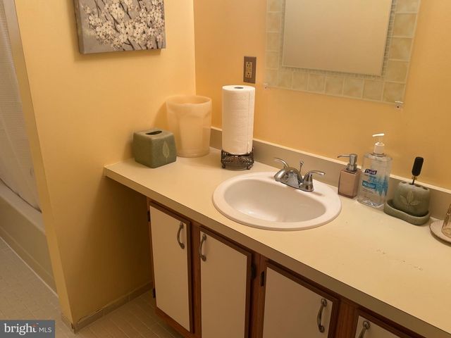 1 DEVONSHIRE CT, Ewing, NJ 08628