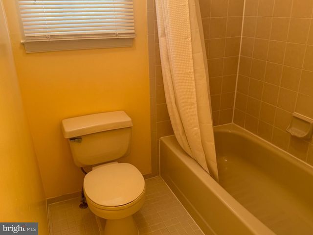 1 DEVONSHIRE CT, Ewing, NJ 08628