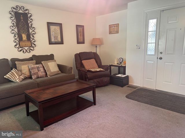 1 DEVONSHIRE CT, Ewing, NJ 08628