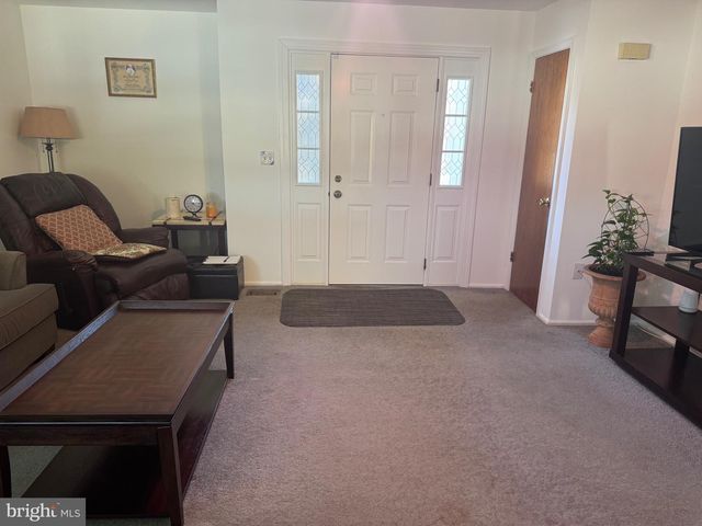 1 DEVONSHIRE CT, Ewing, NJ 08628