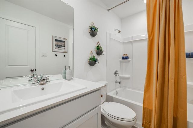 348 Amy Street, Angleton, TX 77515