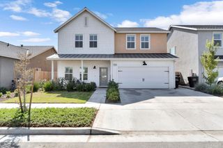 2517 W Claridge Way, Hanford, CA 93230