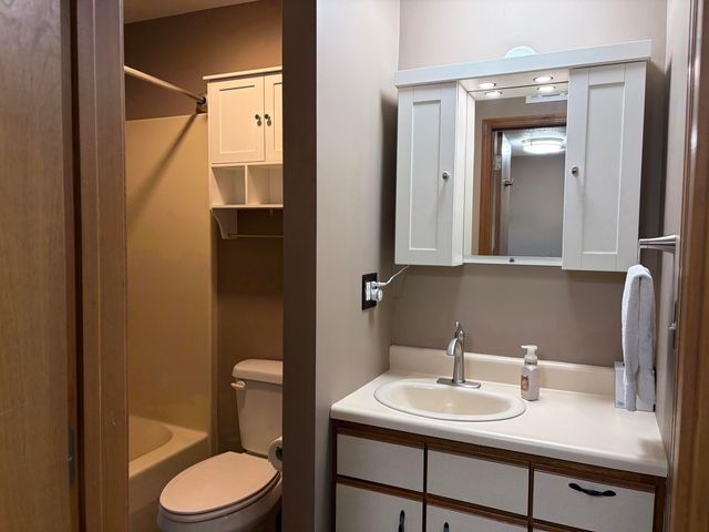 243 Clubhouse Drive Bldg 6 Unit 12, Branson, MO 65616