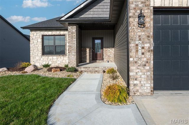 621 Glendale Drive, Troy, IL 62294