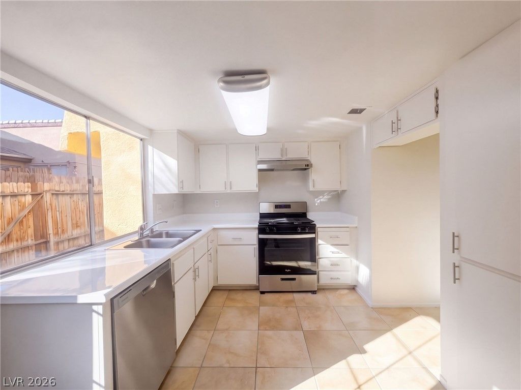 1511 Living Desert Drive B, Las Vegas, NV 89119 — photo 2
