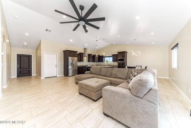 104 Circulo Penjamo, Rio Rico, AZ 85648