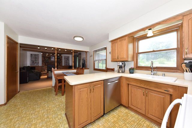 2751 N 118th STREET, Wauwatosa, WI 53222