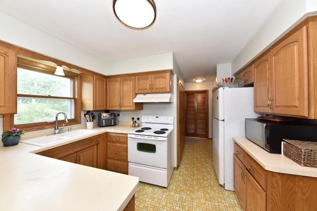 2751 N 118th STREET, Wauwatosa, WI 53222