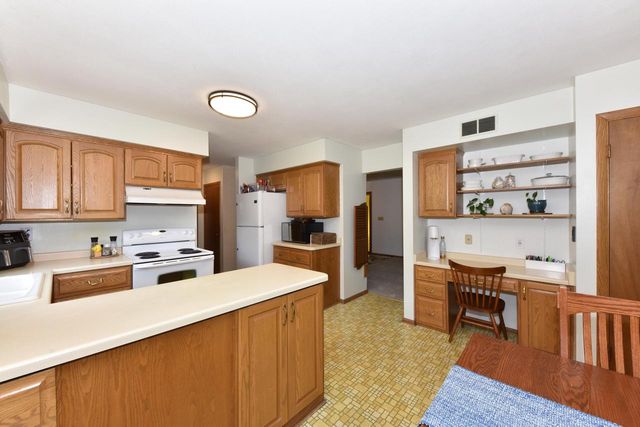 2751 N 118th STREET, Wauwatosa, WI 53222