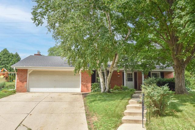 2751 N 118th STREET, Wauwatosa, WI 53222