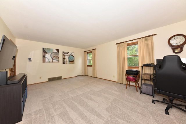 2751 N 118th STREET, Wauwatosa, WI 53222
