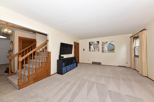 2751 N 118th STREET, Wauwatosa, WI 53222