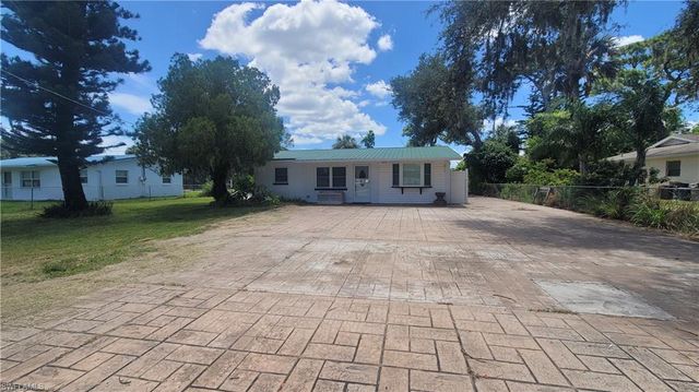 20710 Sandy LN, Estero, FL 33928