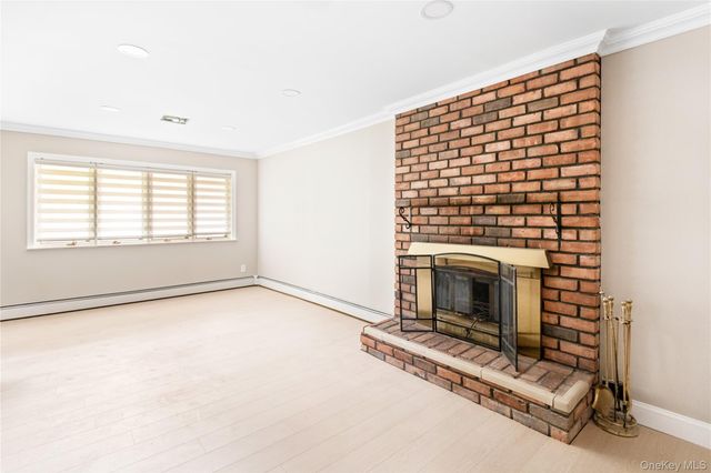 25 Adrienne Lane, Hauppauge, NY 11788