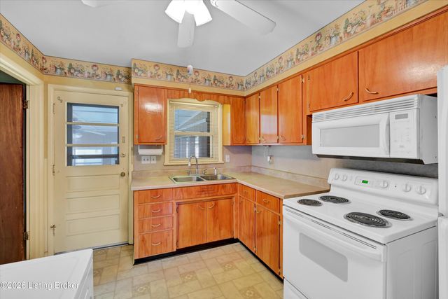 5210 Woodhill Ln, Louisville, KY 40219
