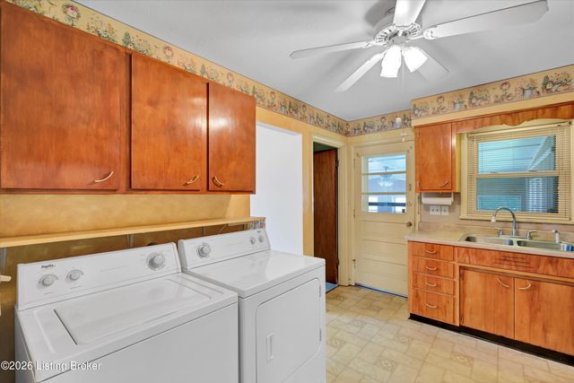 5210 Woodhill Ln, Louisville, KY 40219