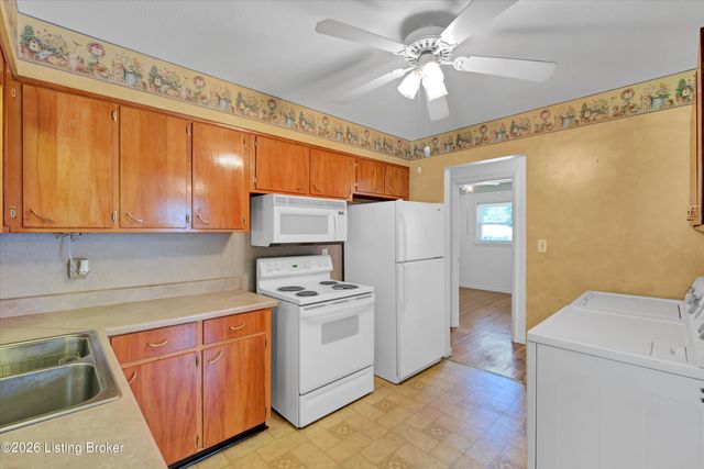 5210 Woodhill Ln, Louisville, KY 40219