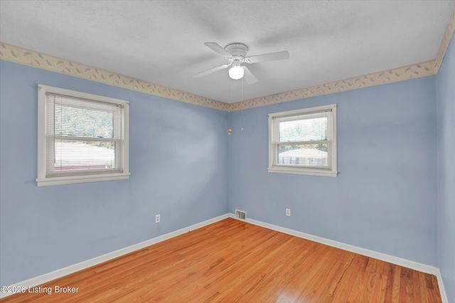 5210 Woodhill Ln, Louisville, KY 40219