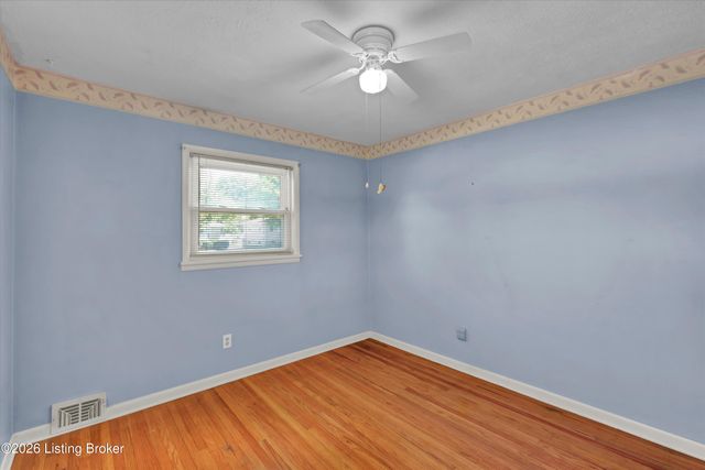 5210 Woodhill Ln, Louisville, KY 40219