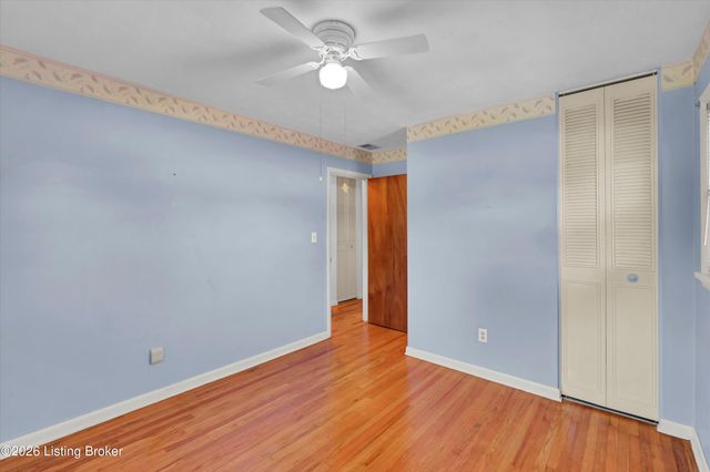 5210 Woodhill Ln, Louisville, KY 40219