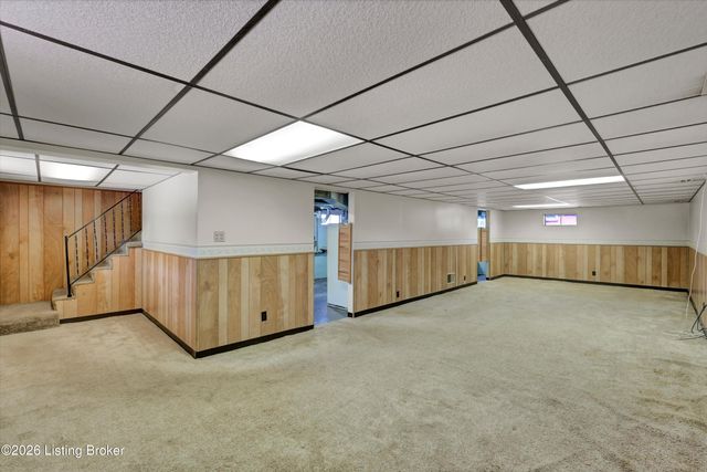 5210 Woodhill Ln, Louisville, KY 40219