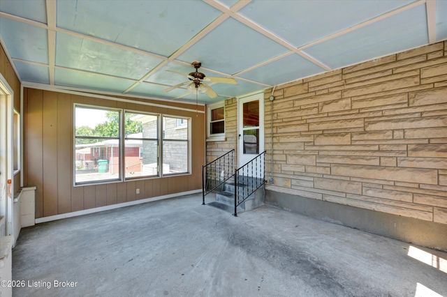 5210 Woodhill Ln, Louisville, KY 40219