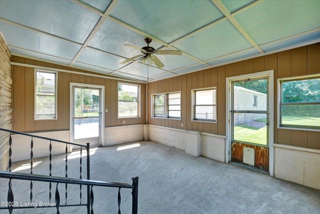 5210 Woodhill Ln, Louisville, KY 40219