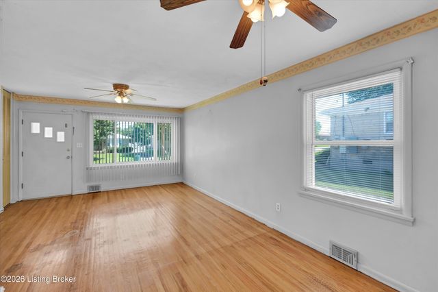5210 Woodhill Ln, Louisville, KY 40219
