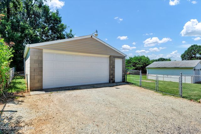 5210 Woodhill Ln, Louisville, KY 40219