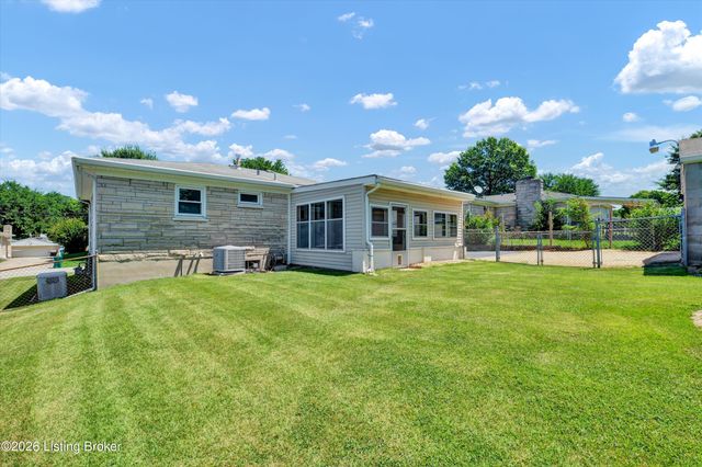 5210 Woodhill Ln, Louisville, KY 40219