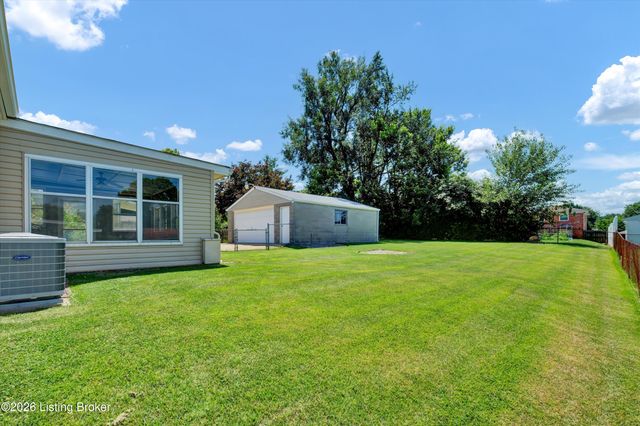 5210 Woodhill Ln, Louisville, KY 40219