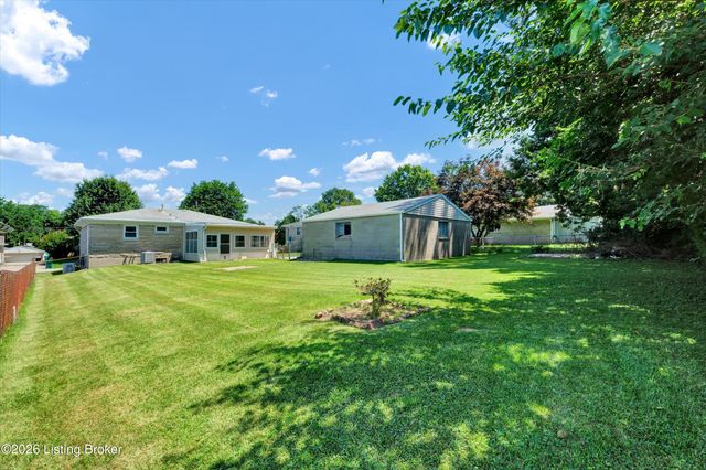 5210 Woodhill Ln, Louisville, KY 40219
