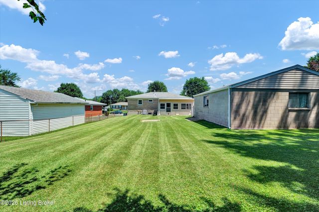 5210 Woodhill Ln, Louisville, KY 40219
