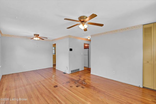 5210 Woodhill Ln, Louisville, KY 40219
