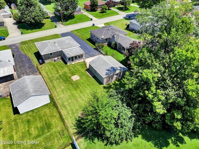 5210 Woodhill Ln, Louisville, KY 40219