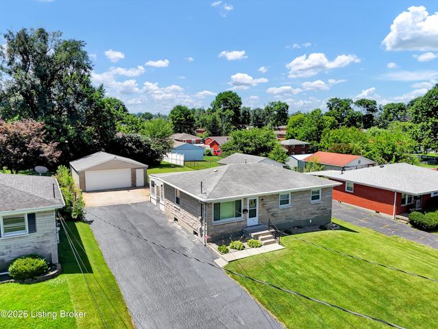 5210 Woodhill Ln, Louisville, KY 40219