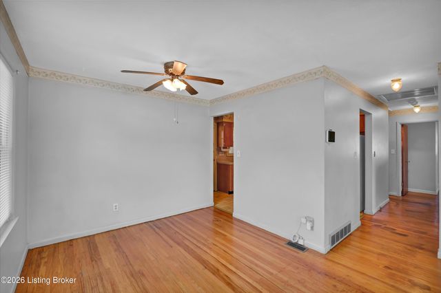 5210 Woodhill Ln, Louisville, KY 40219