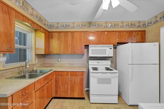 5210 Woodhill Ln, Louisville, KY 40219